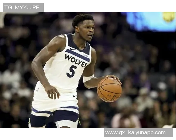 爱德华兹表现出色18投13中砍下32分3篮板6助攻但7次失误略显多余